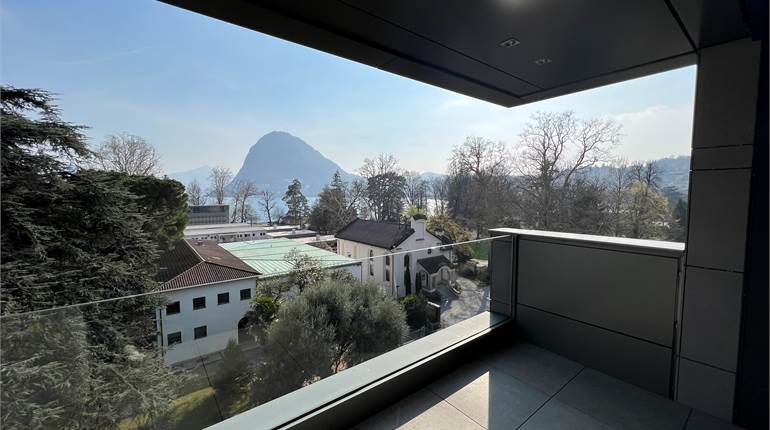 Lugano fronte parco Ciani ampio 3.5 locali