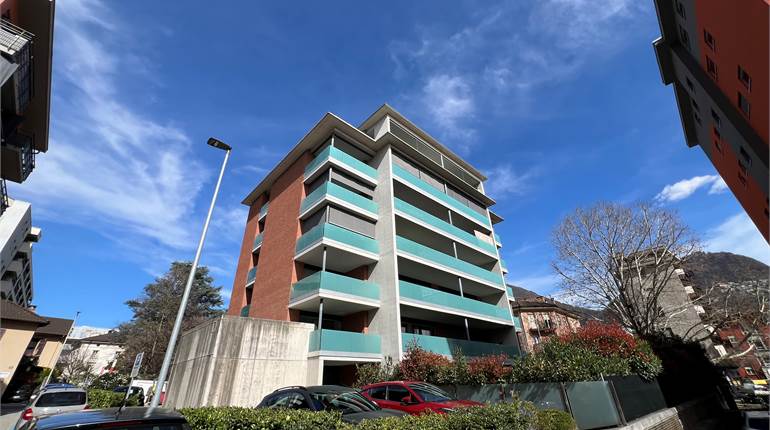 Lugano ampio 2.5 locali con terrazzo 