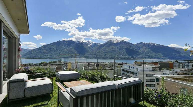 Rif.2176_Esclusivo attico 3.5 locali con giardino