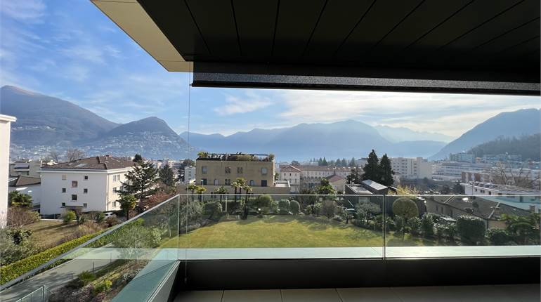 Rif. 2356 Lugano ampio 4.5 locali con vista lago 