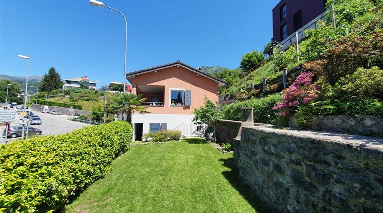 Comoda casa di 2 unità con accessi indipendenti.