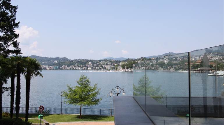 Rif 2022_Moderna Villa con suggestiva vista lago