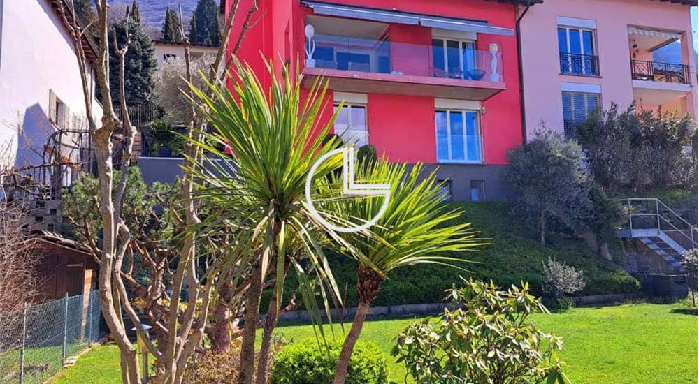 Vista della casa dal giardino