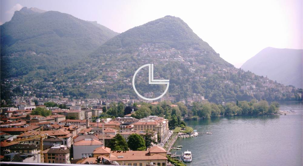 Vista su città e lago