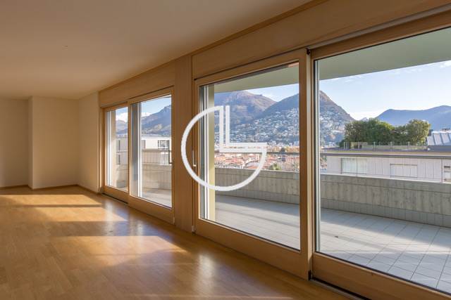 Accesso alla terrazza fronte lago