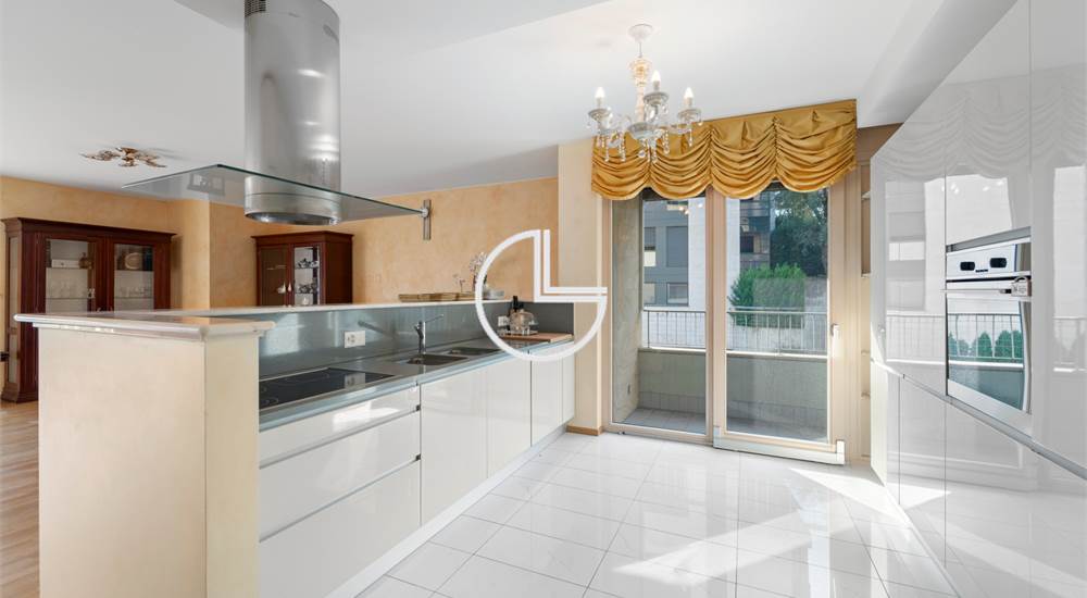 Cucina con balconcino