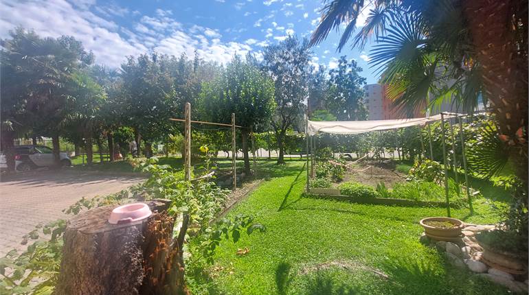 Terreno edificabile con casa esistente in zona servita – Pregassona