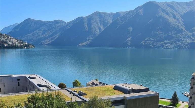 2468X_Appartamento centrale 4.5 con vista lago.