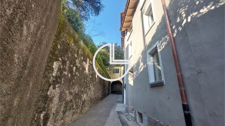 Riva San Vitale, casa indipendente  al centro 2575