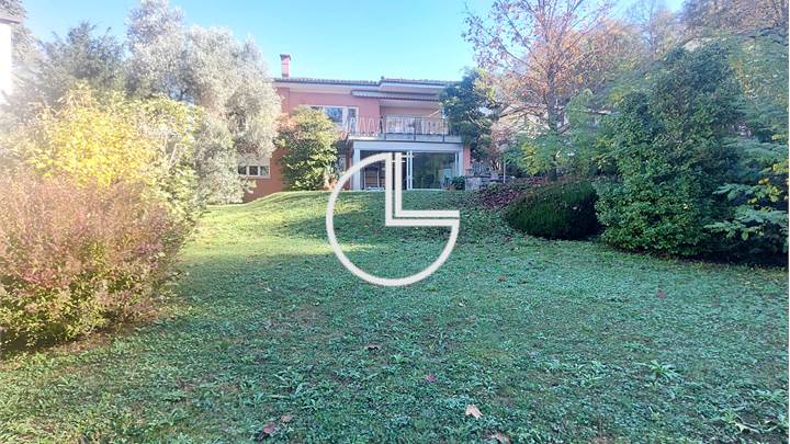 Montagnola, villa signorile 7.5 locali con terreno edificabile