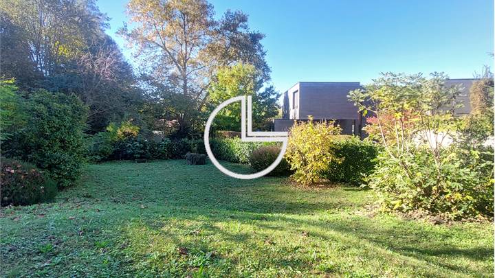 Montagnola, Terreno edificabile con villa preesistente