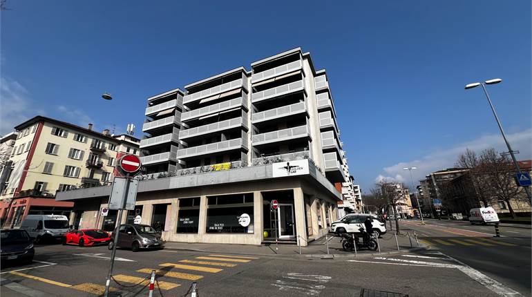 rif. 2673 Lugano – Postazione di lavoro (scrivania) in locazione